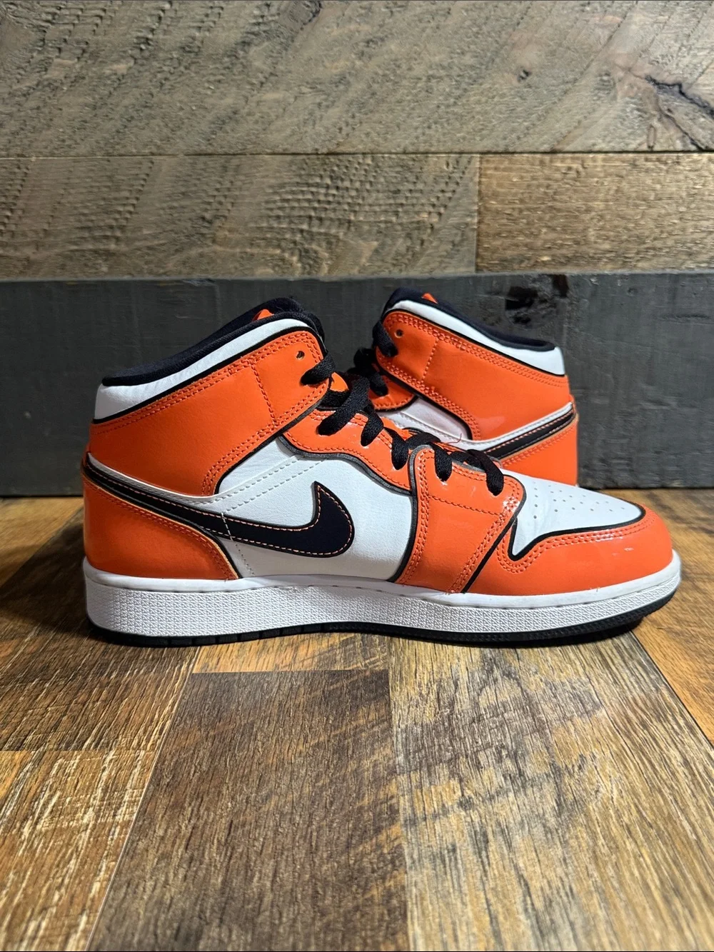 Air Jordan 1 Mid SE Turf Orange Patent BQ6931-802 7Y Women’s 8.5